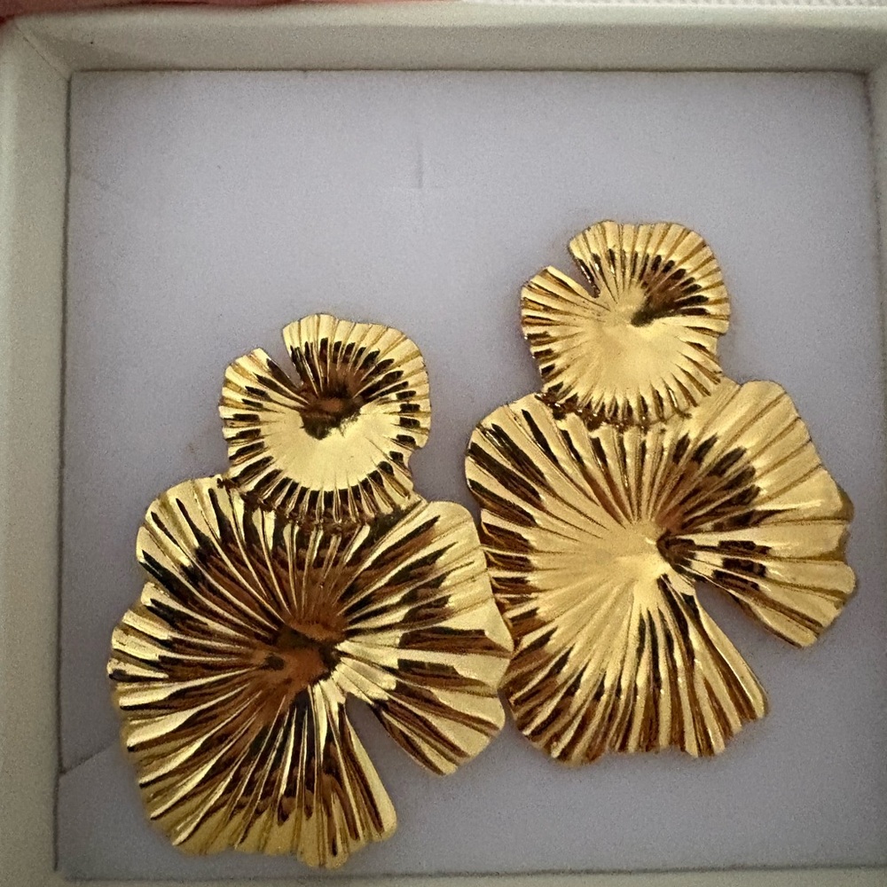 Peppermayo Exclusive Sahara Earrings- Gold - Picture 3 of 4